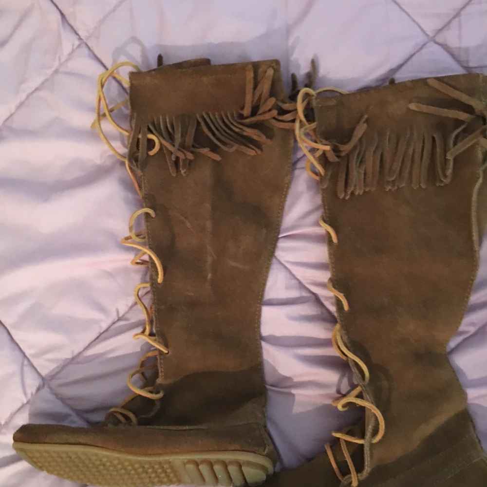 Minnetonka Boots 7  Excellent condition